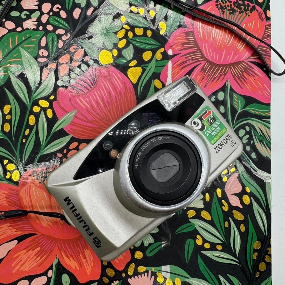 Fujifilm Zoom Date 120 35mm Film Camera – Point-and-Shoot Camera